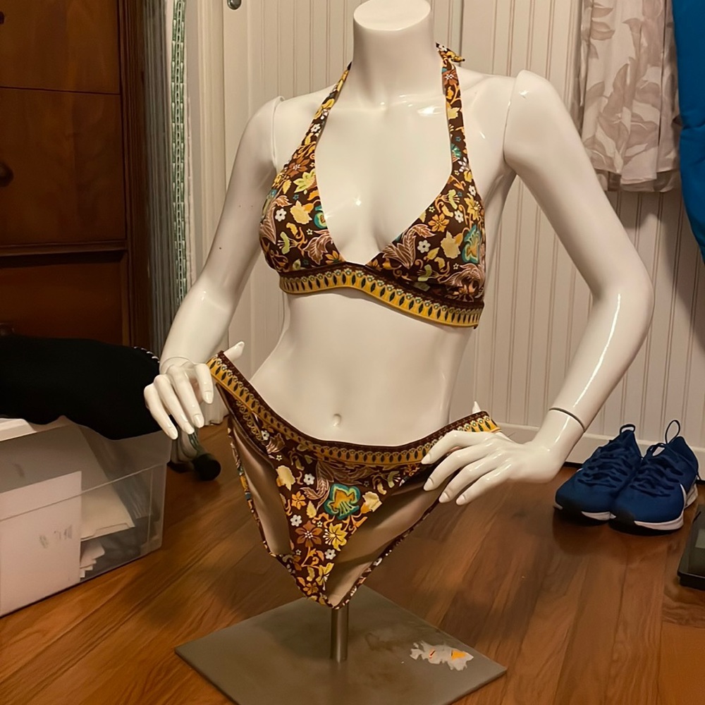 Victoria’s Secret bikini
